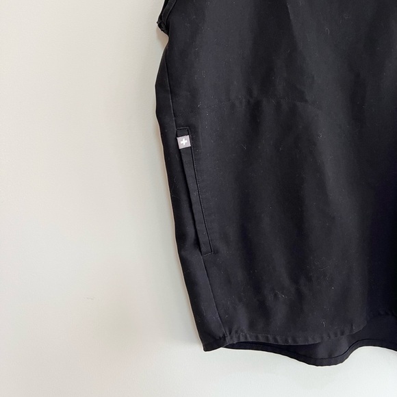 FIGS Rafaela Oversized V-Neck Scrub Top in Black, size XL - Picture 5 of 9